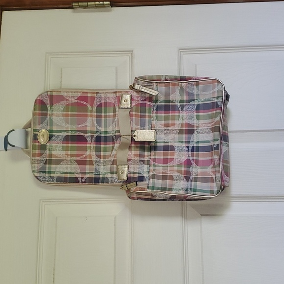 Coach hanging toiletry bag - Picture 2 of 4